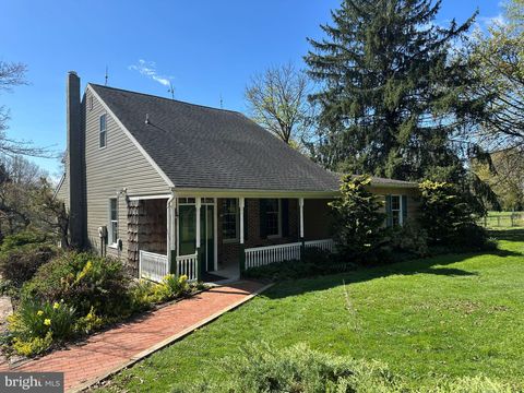 Photo of 1974 Yingling Drive, SPRING GROVE, PA 17362 (MLS # PAYK2101158)