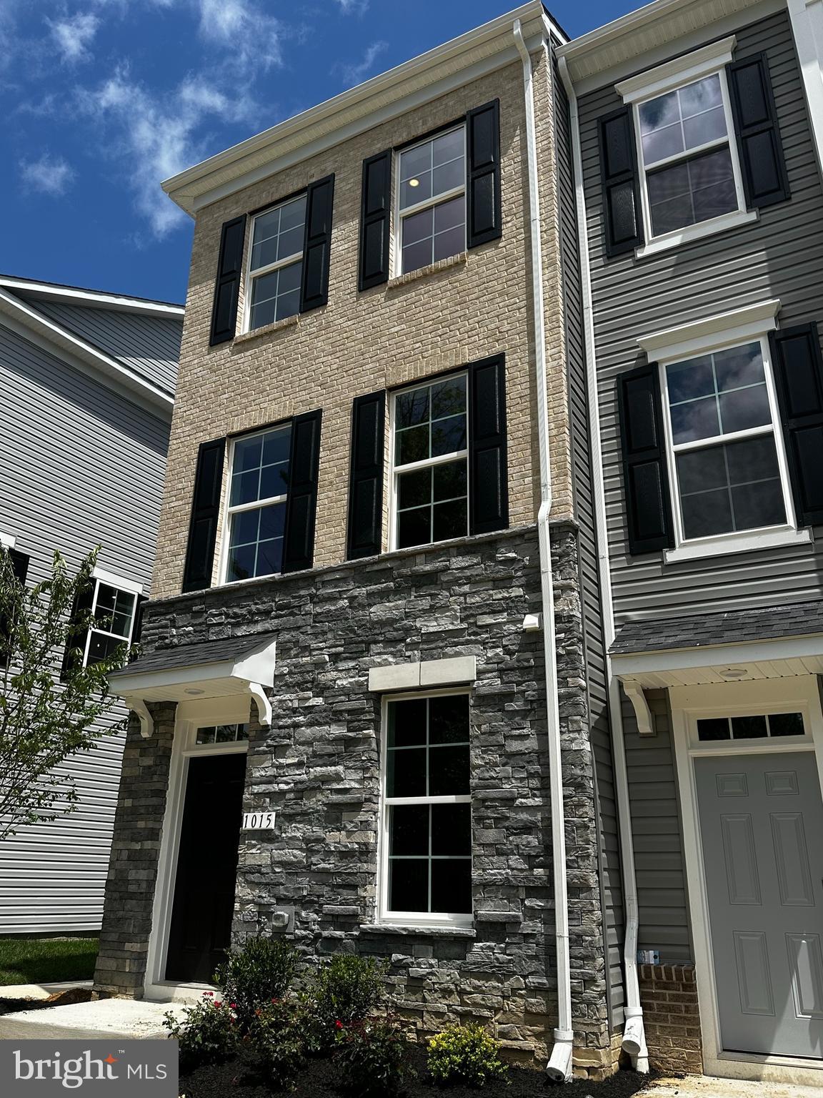 1015 VILLAGE CLUB ALLEY