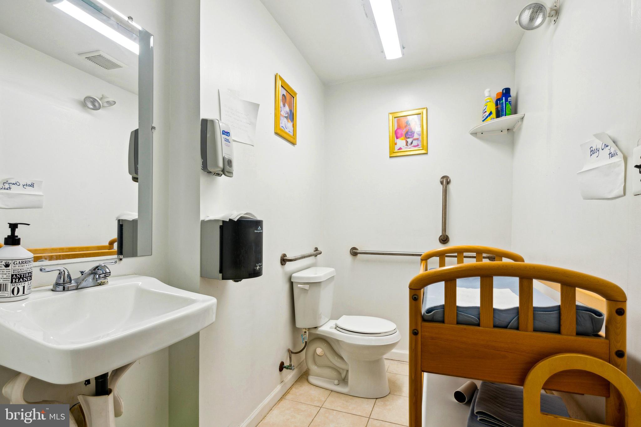 PHILADELPHIA (SOUTHWEST) - Commercial Sale