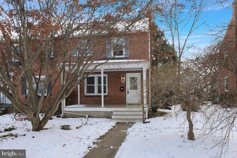 Photo of 1010 Edgemoor Court, LANCASTER, PA 17601 (MLS # PALA2062302)