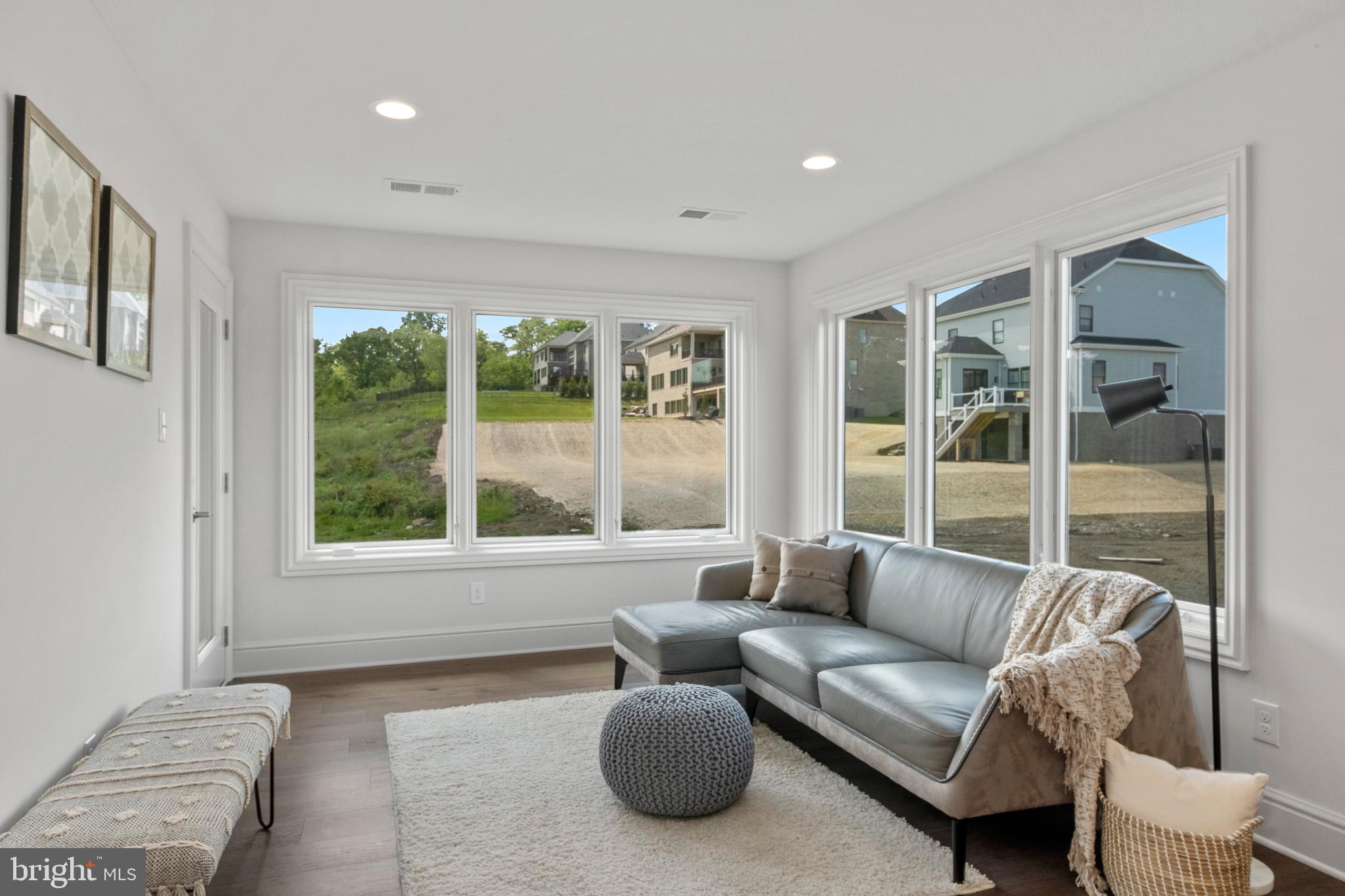 OAKWOOD - Residential