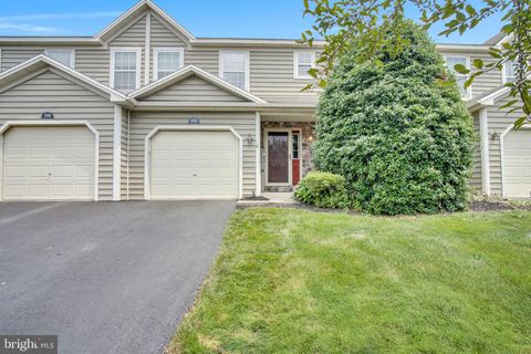 Townhouse For Sale - 1340 Sugar Maple Court<br/> Cumberland County, NEW CUMBERLAND, PA 17070