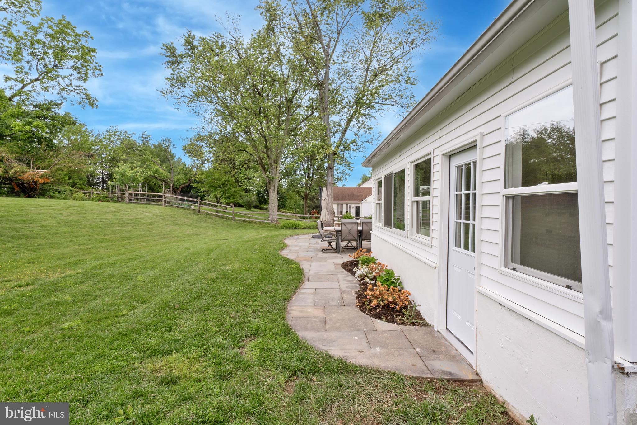 HILLSIDE - Residential