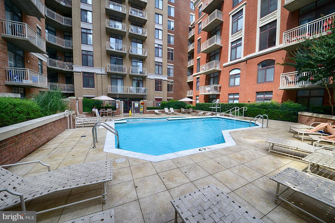 STATION SQUARE - Residential Lease