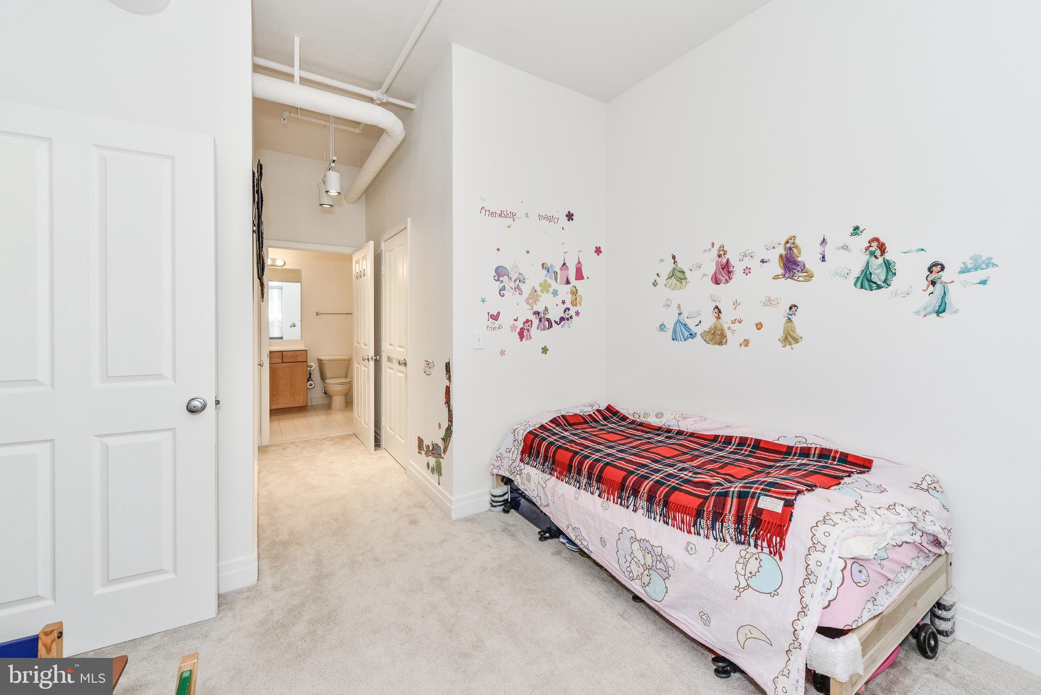 STATION SQUARE - Residential Lease