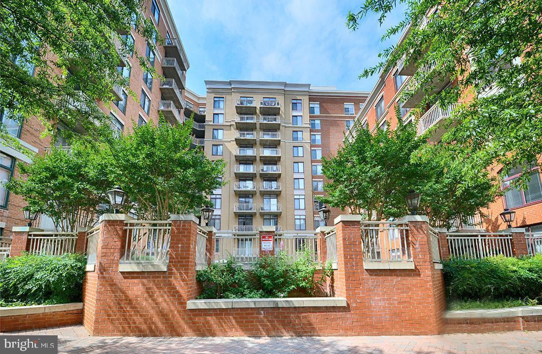 STATION SQUARE - Residential Lease