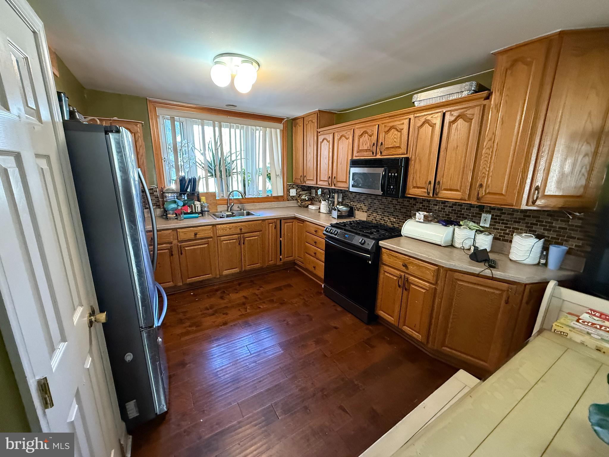 PARKWOOD - Residential Lease