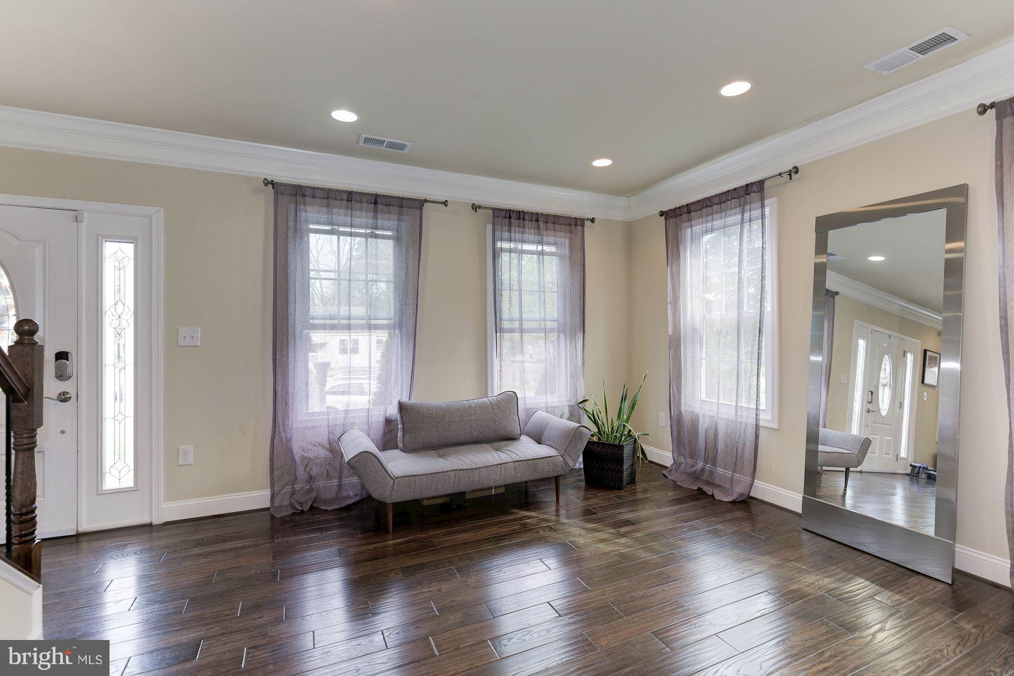 WEST LAWN - Residential