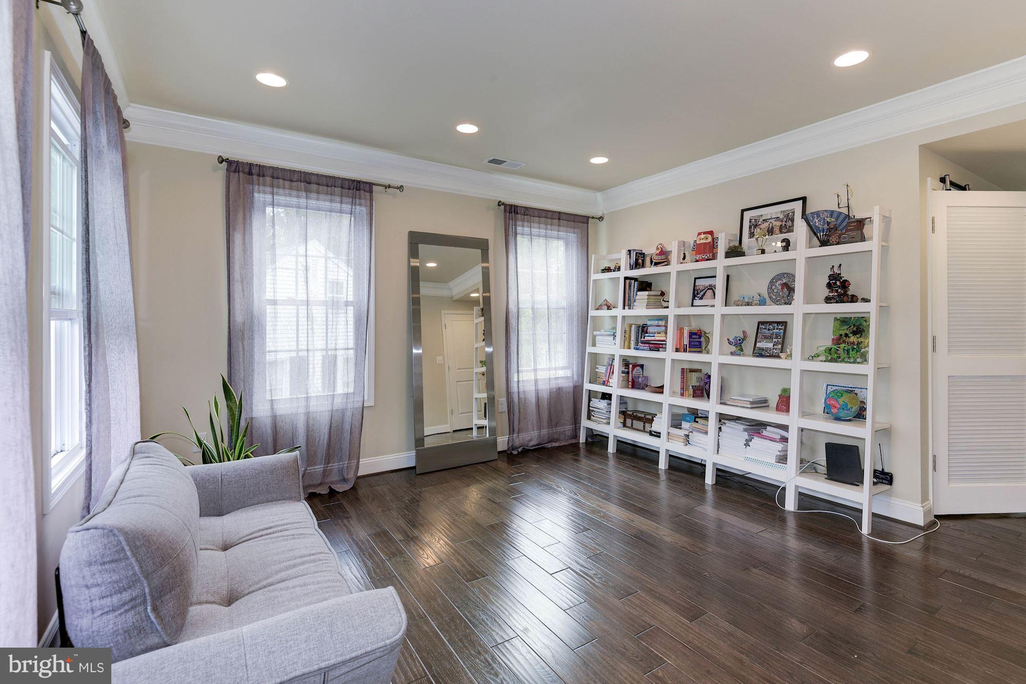 WEST LAWN - Residential