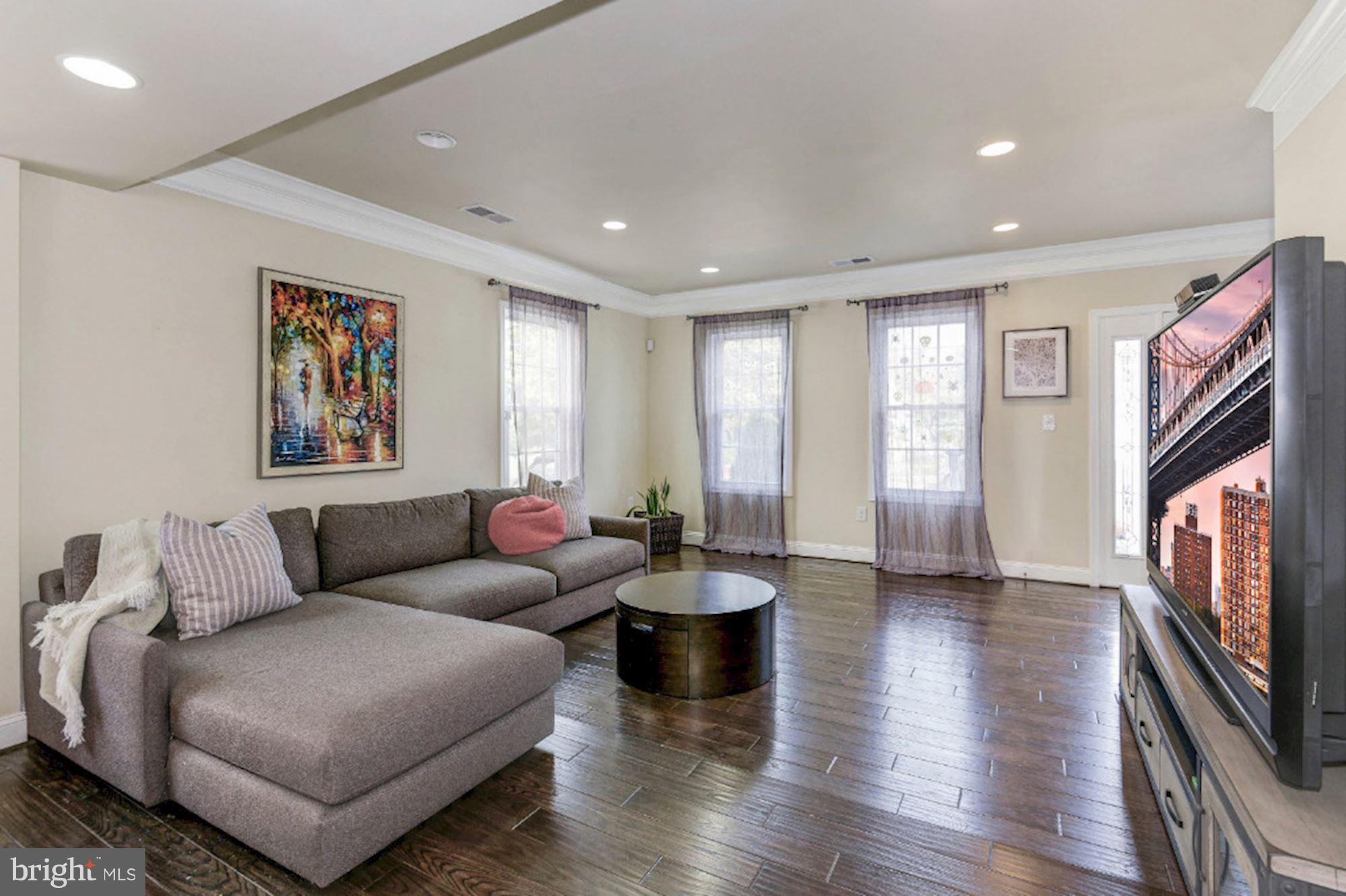 WEST LAWN - Residential