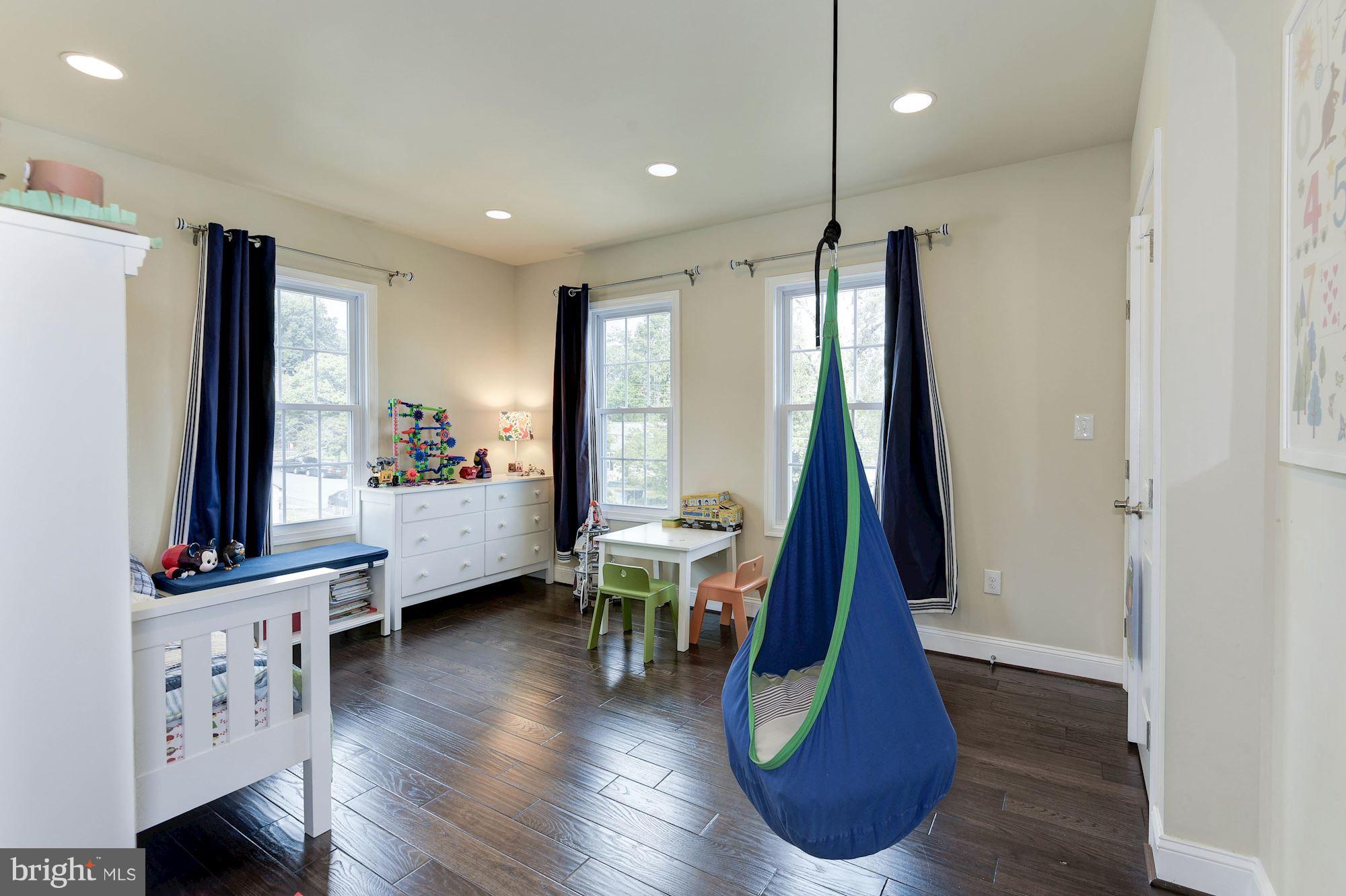 WEST LAWN - Residential