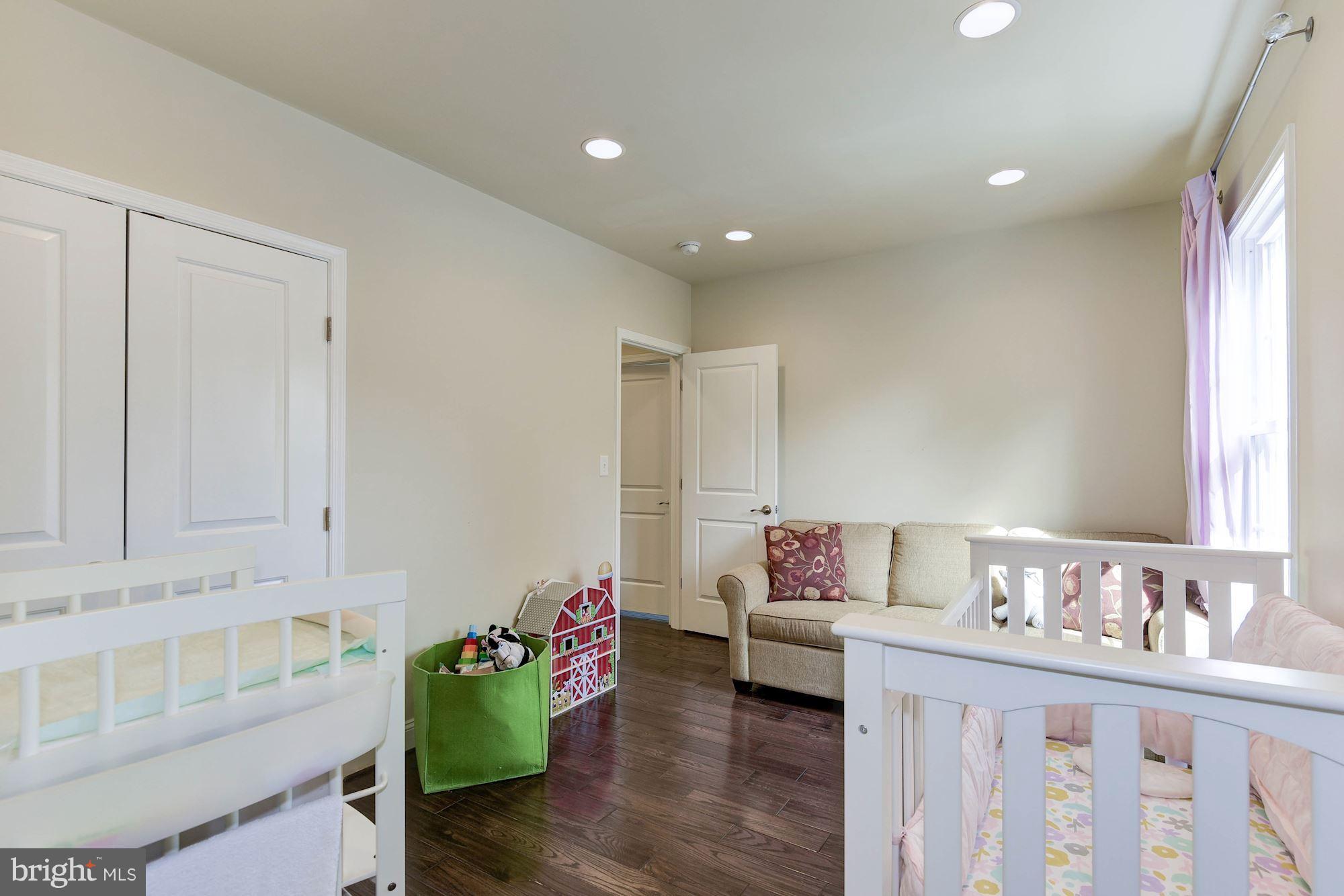 WEST LAWN - Residential