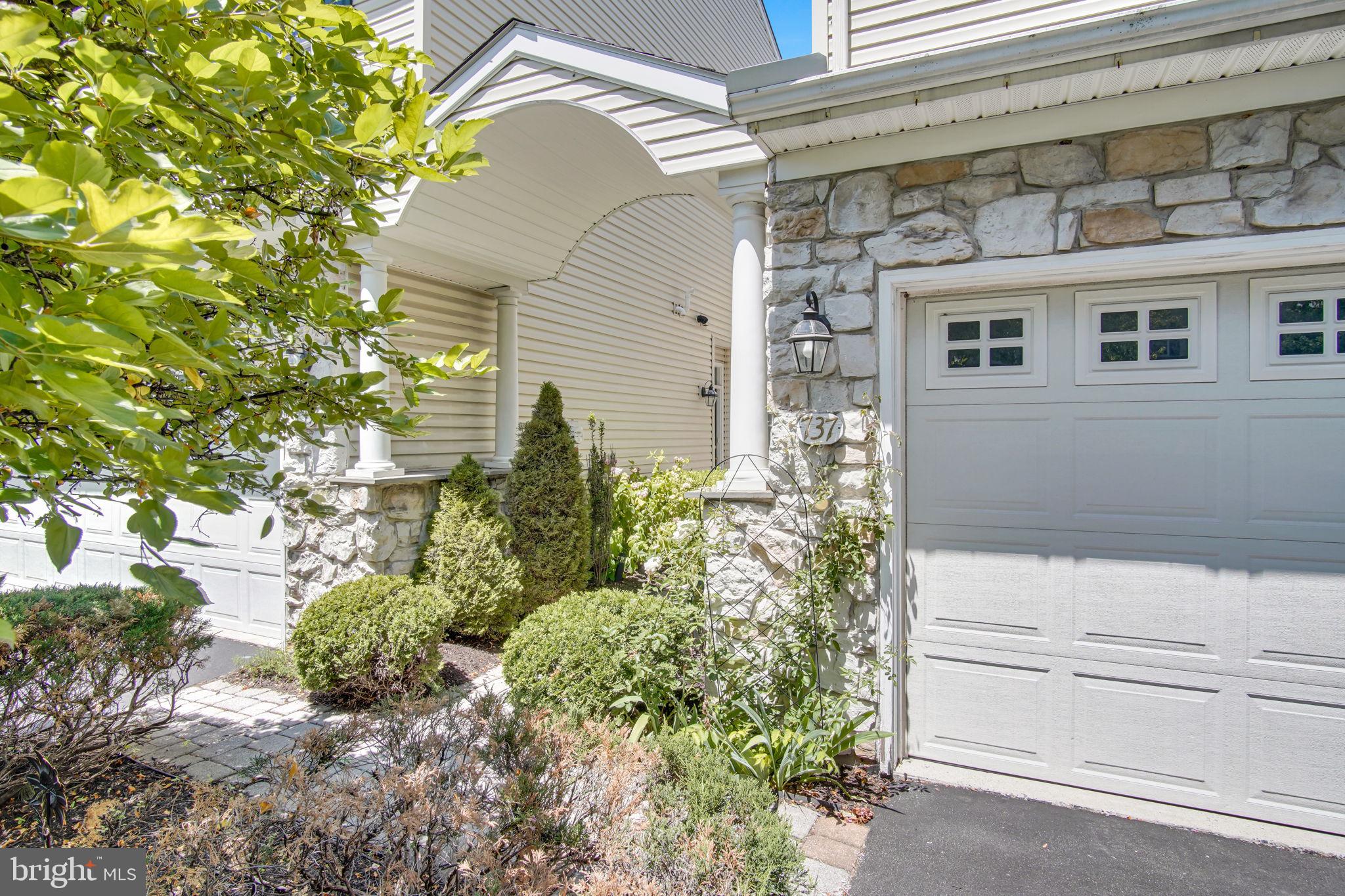 737 FERRIS WAY