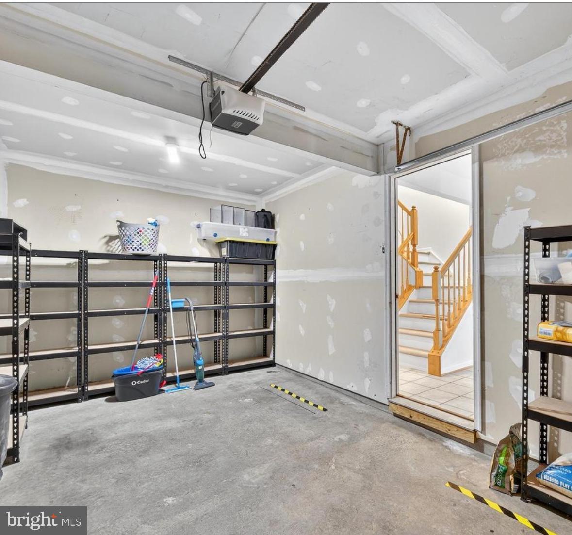 LAKELAND PLACE - Residential Lease