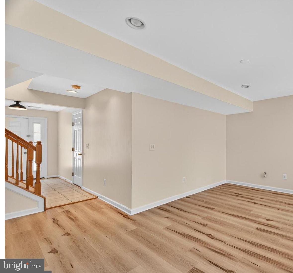 LAKELAND PLACE - Residential Lease