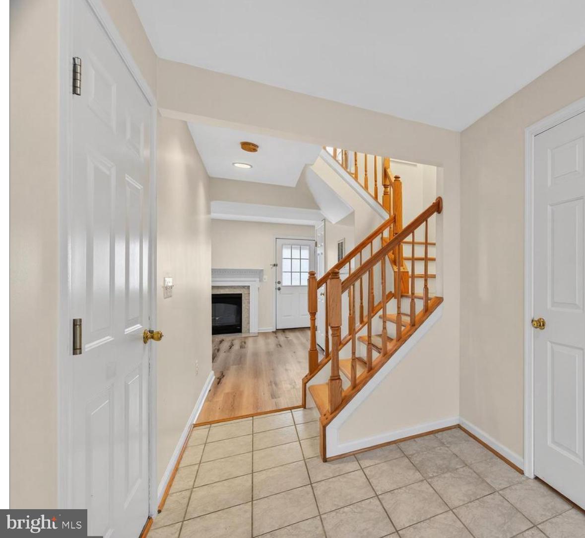 LAKELAND PLACE - Residential Lease