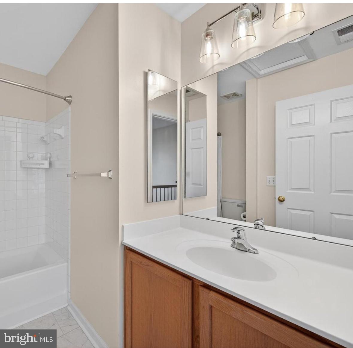 LAKELAND PLACE - Residential Lease