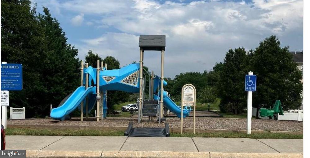 LAKELAND PLACE - Residential Lease