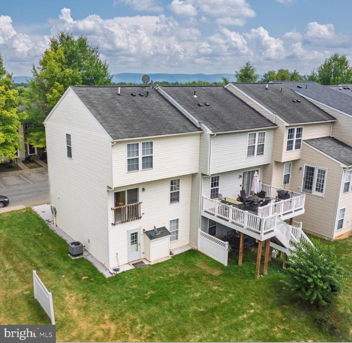 LAKELAND PLACE - Residential Lease