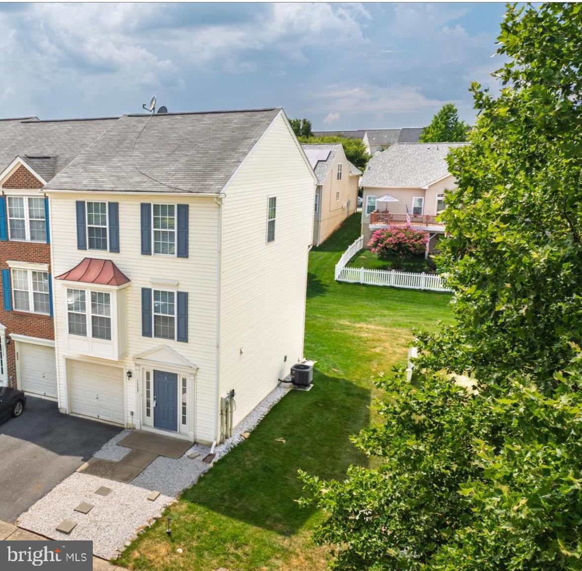 LAKELAND PLACE - Residential Lease