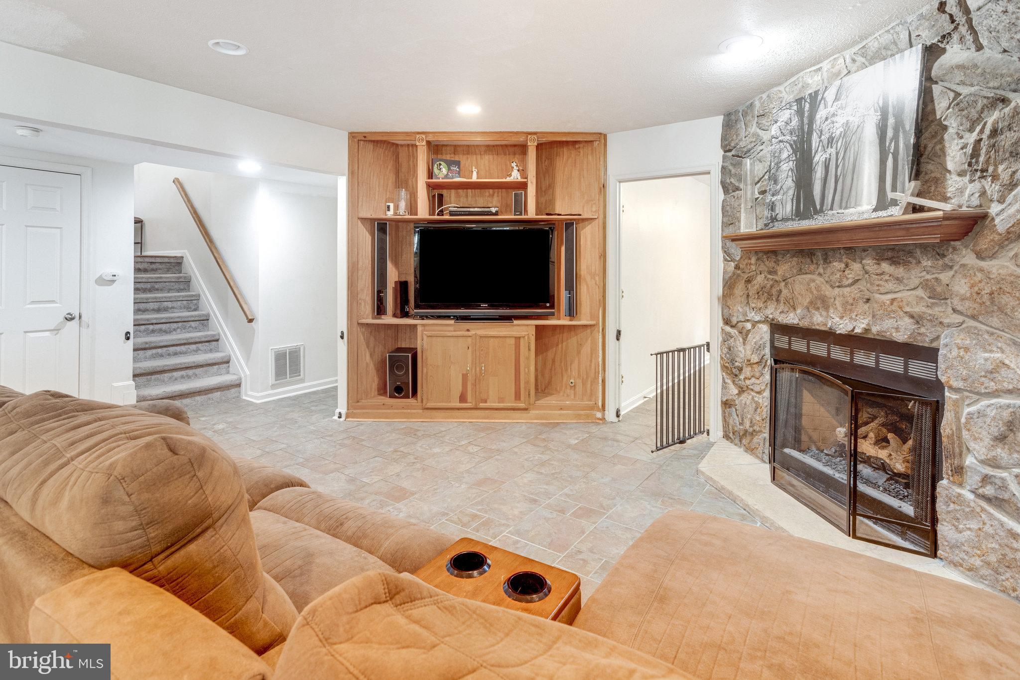 MAPLE GROVE - Residential