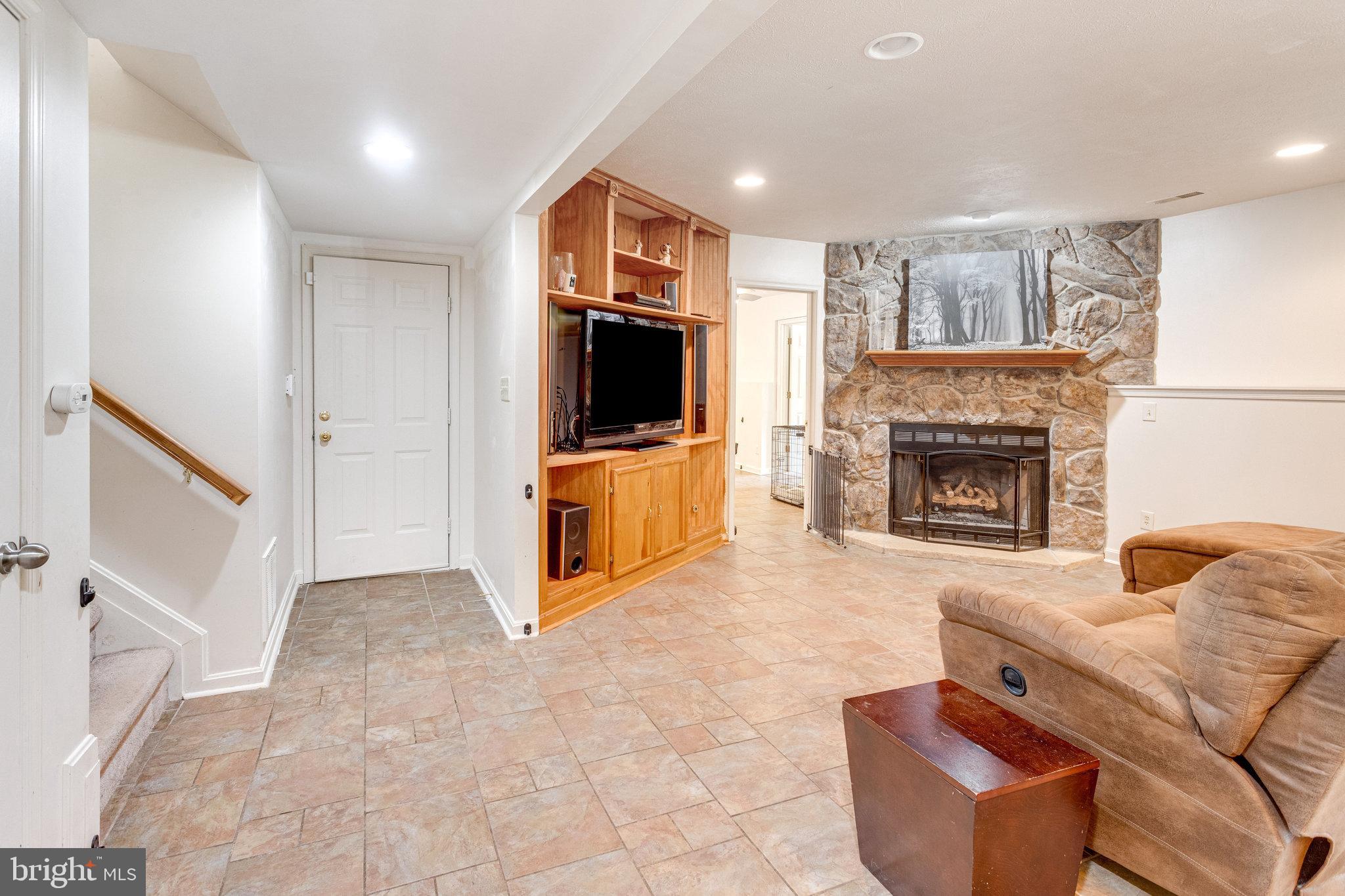 MAPLE GROVE - Residential