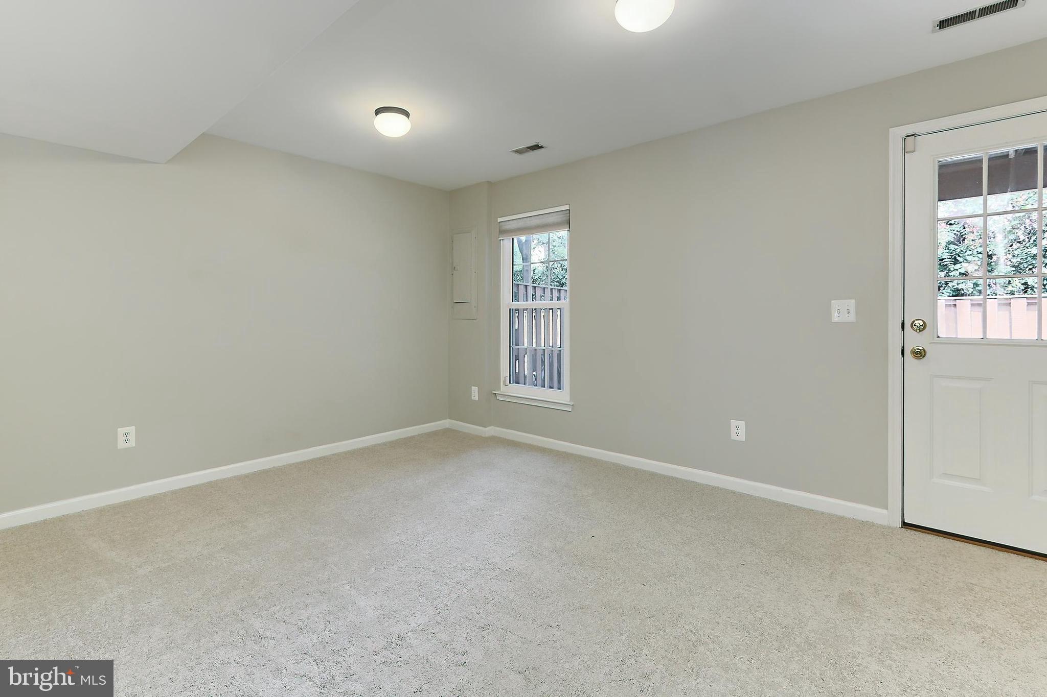 DUKE STREET SQUARE - Residential Lease