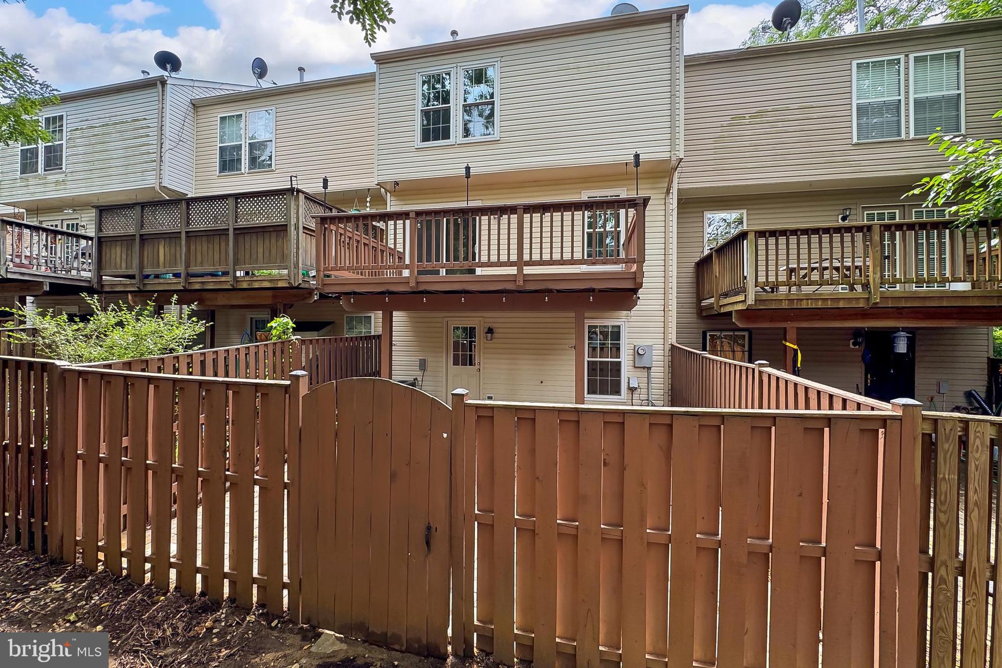 DUKE STREET SQUARE - Residential Lease