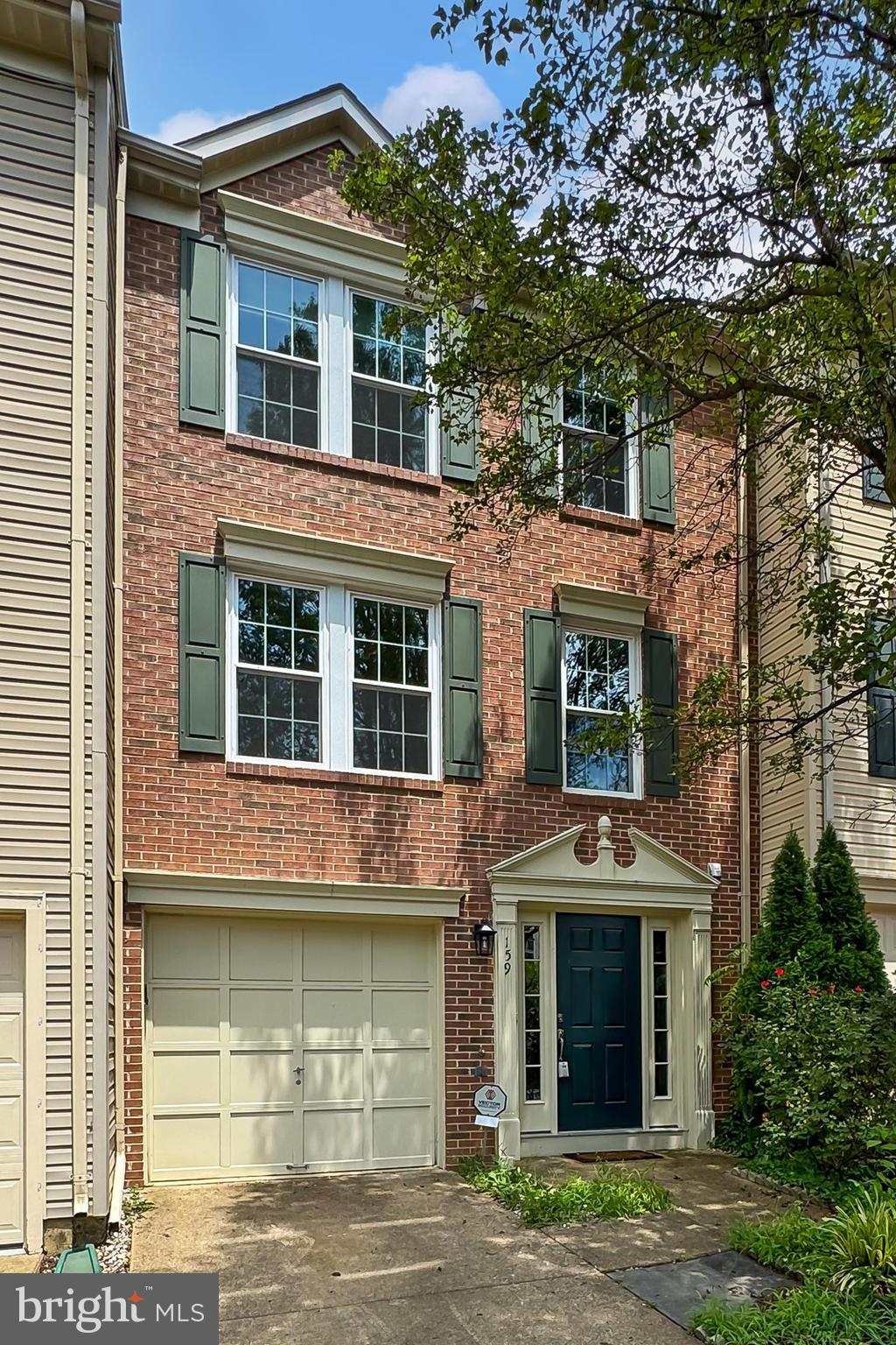 DUKE STREET SQUARE - Residential Lease