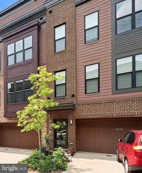 Townhouse For Sale - 3544 Sutton Heights Circle<br/> FAIRFAX, VA 22031