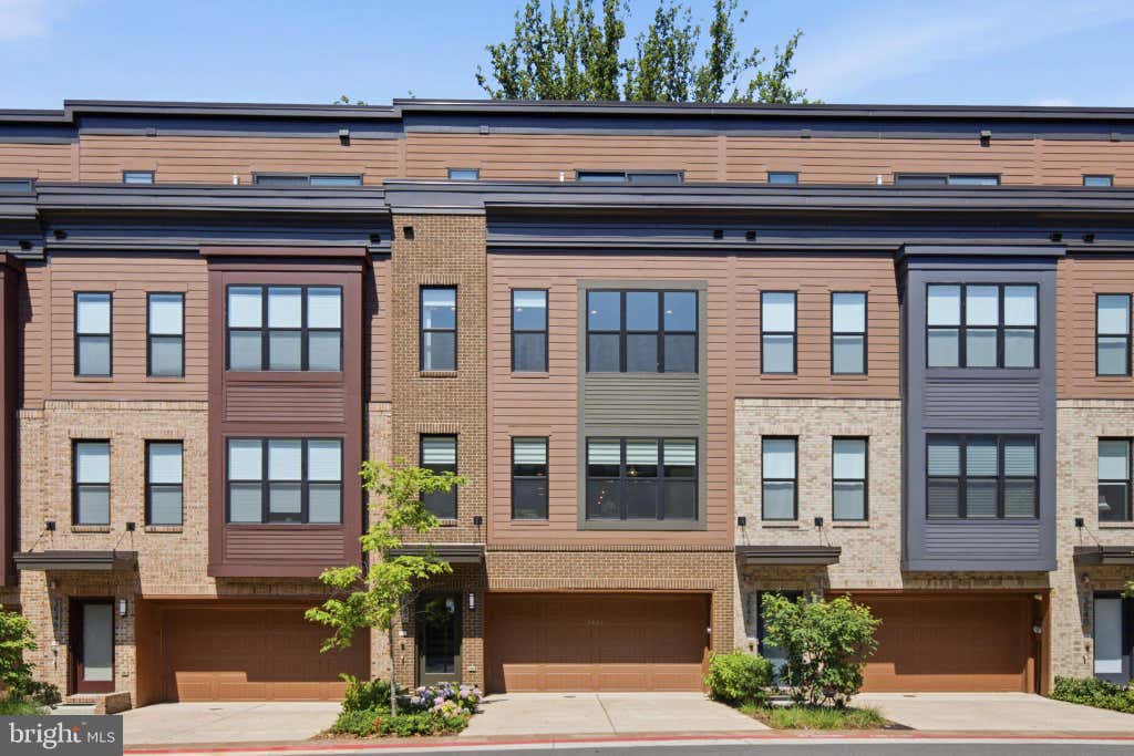 Photo of 3544 Sutton Heights Circle, FAIRFAX, VA 22031 (MLS # VAFC2008624)