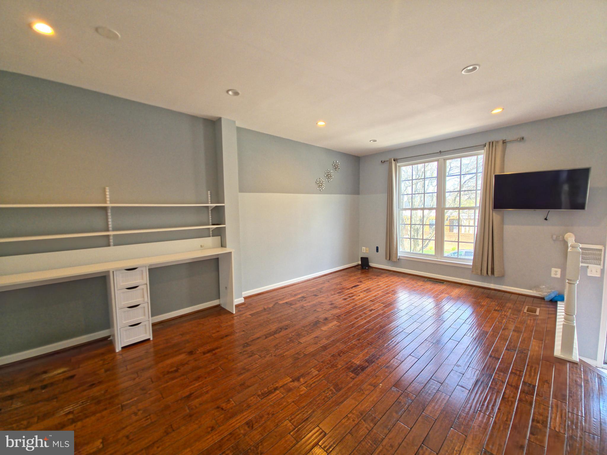 SOUTH RIDING - Residential