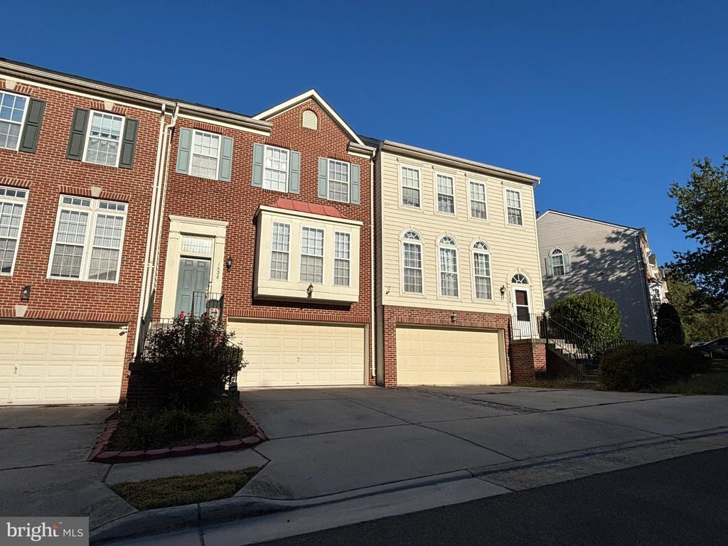 Photo of 1538 Grosbeak Court, WOODBRIDGE, VA 22191 (MLS # VAPW2103608)