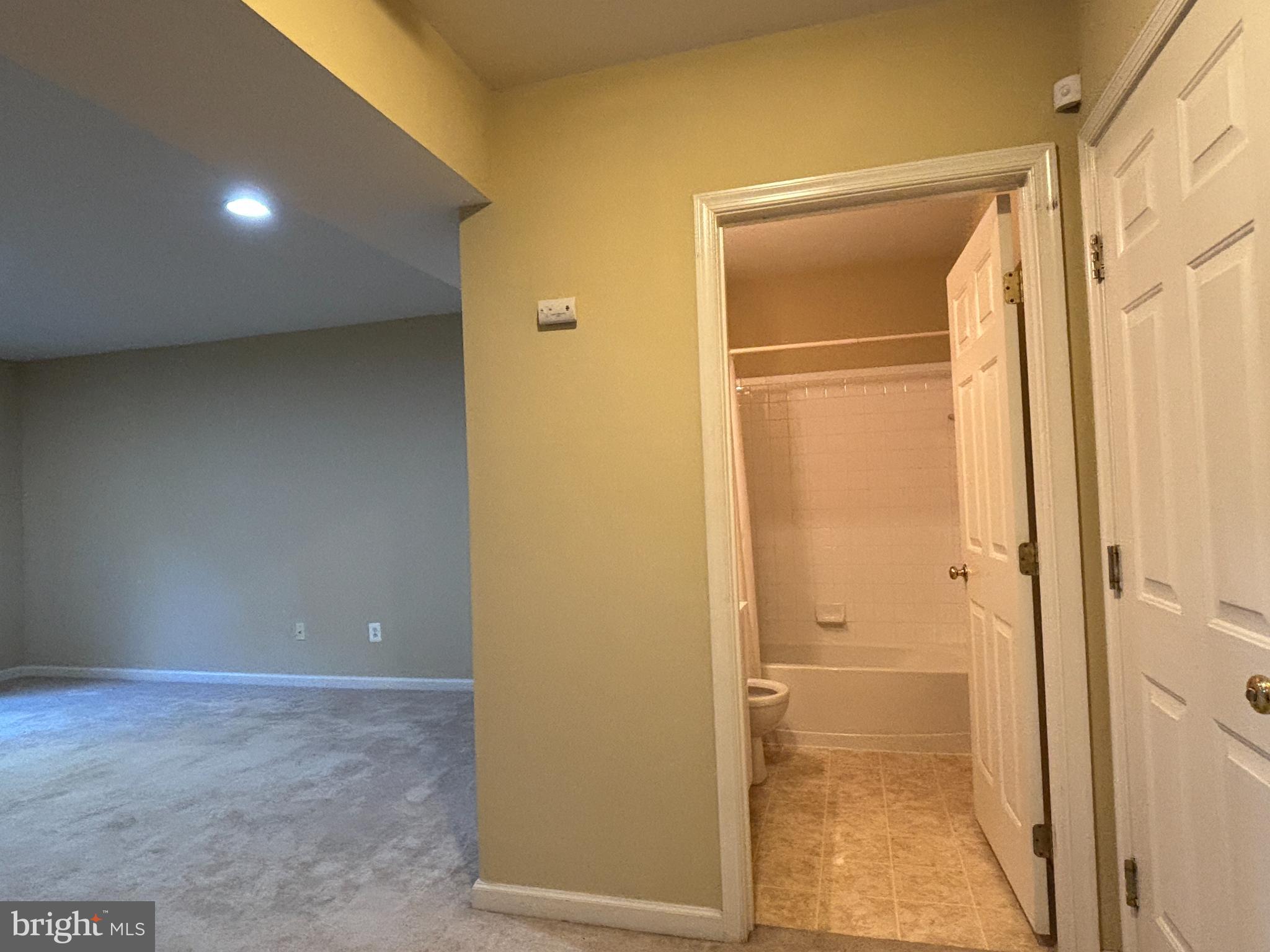 RIVERSIDE STATION - Residential Lease