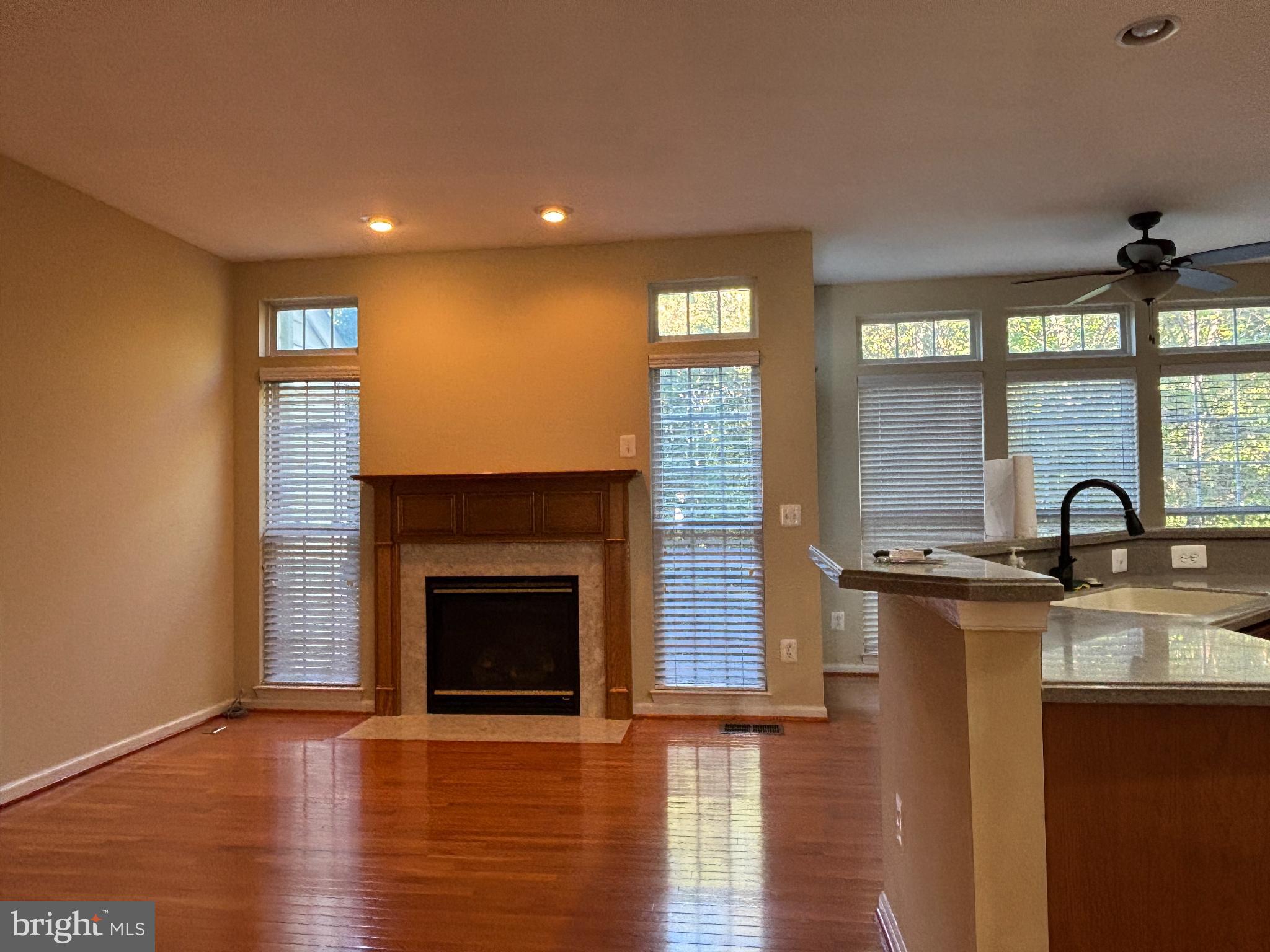 RIVERSIDE STATION - Residential Lease