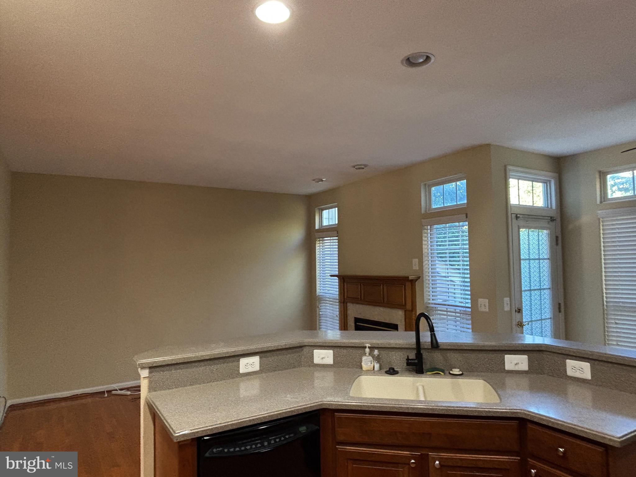 RIVERSIDE STATION - Residential Lease