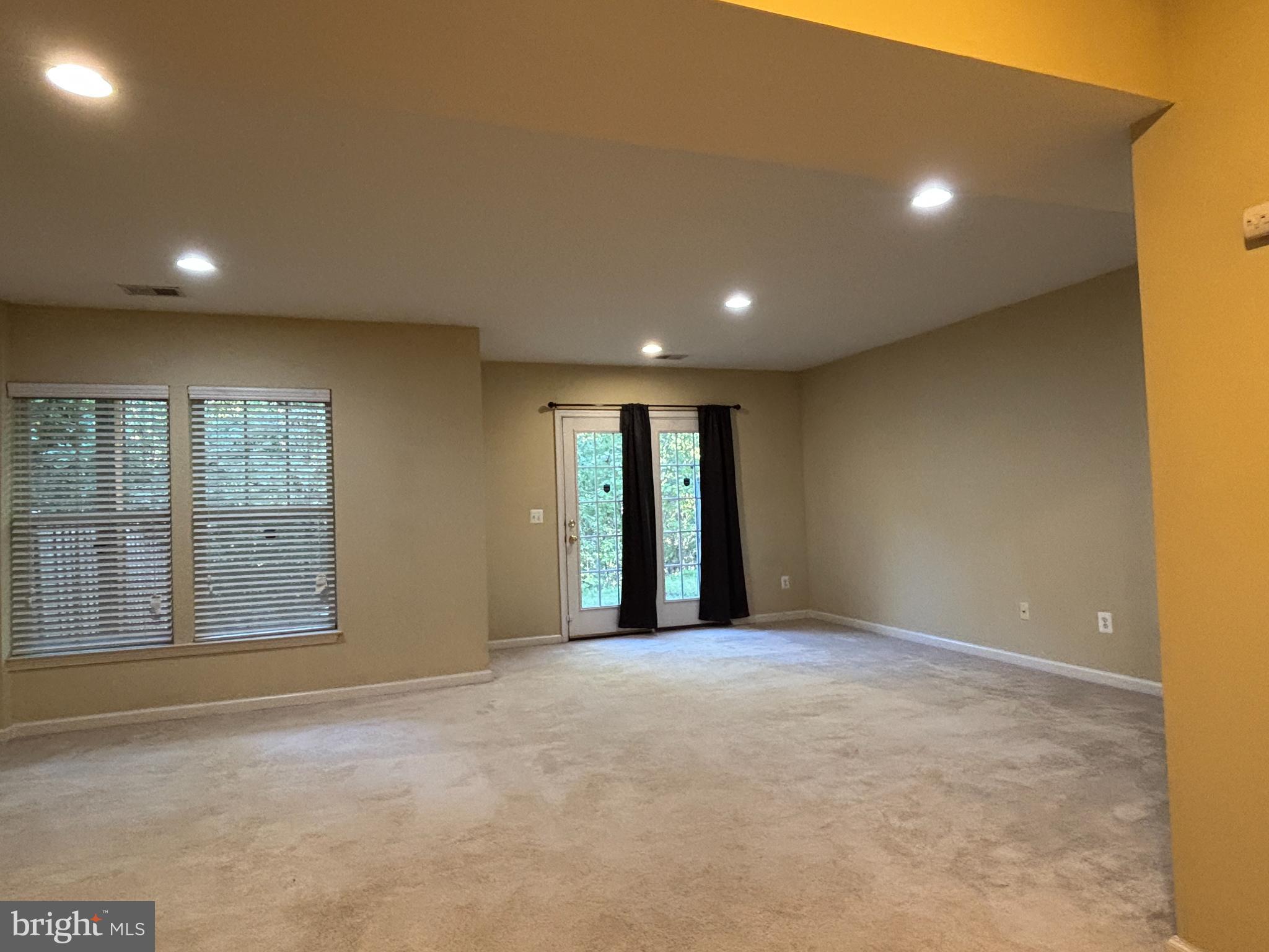 RIVERSIDE STATION - Residential Lease