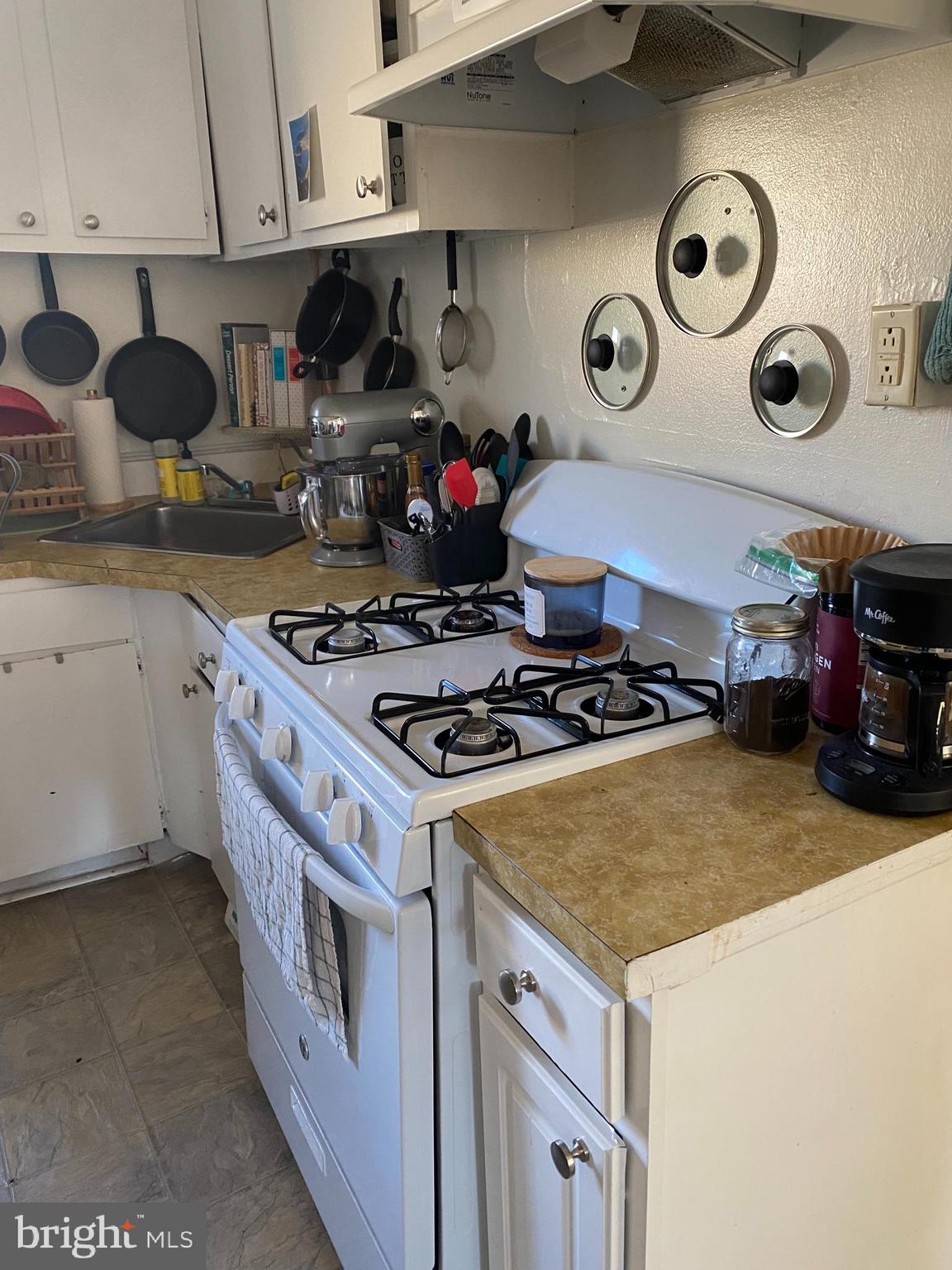 HAWTHORNE - Residential Lease