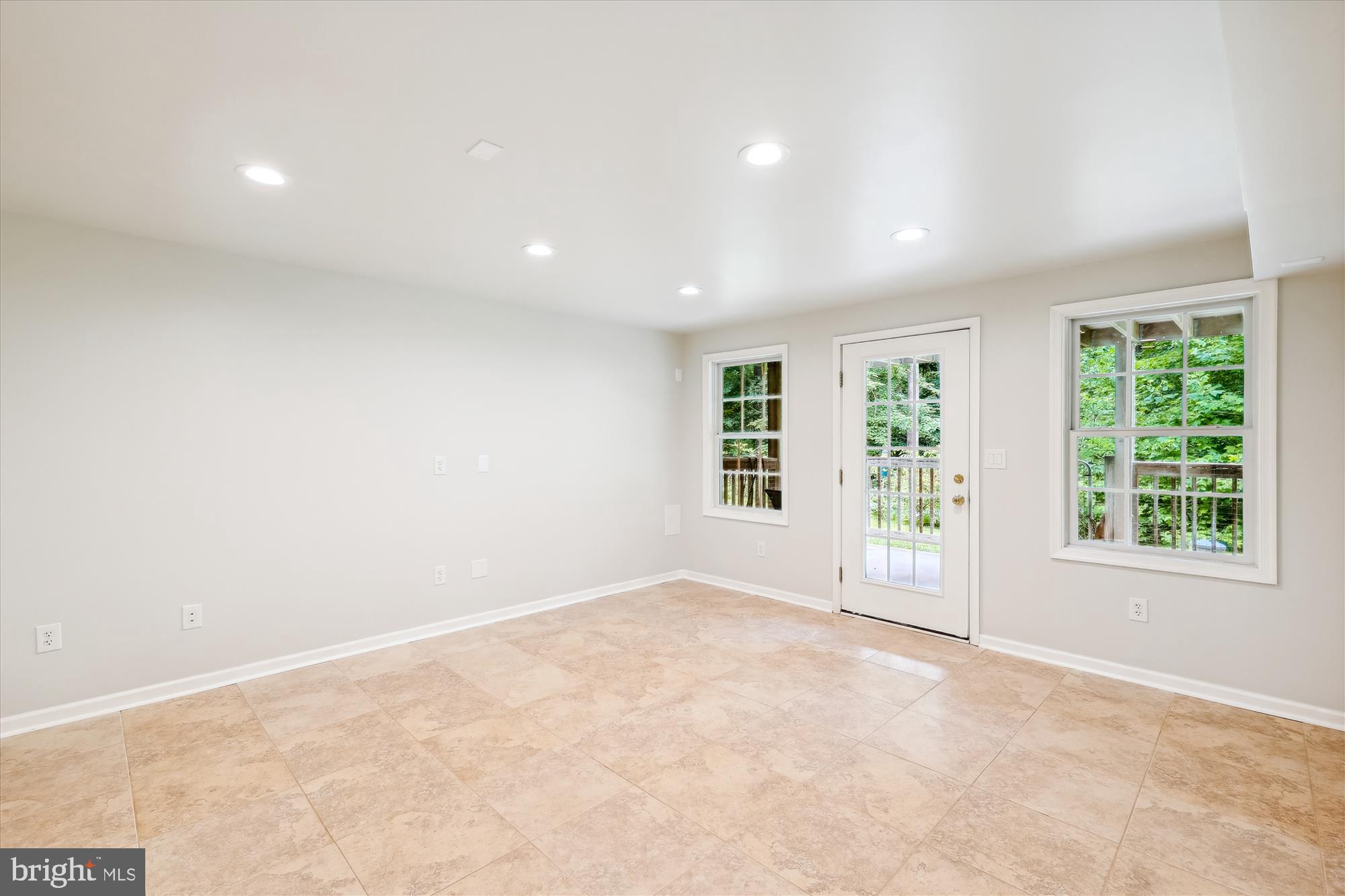 HARTLAKE ESTATES - Residential