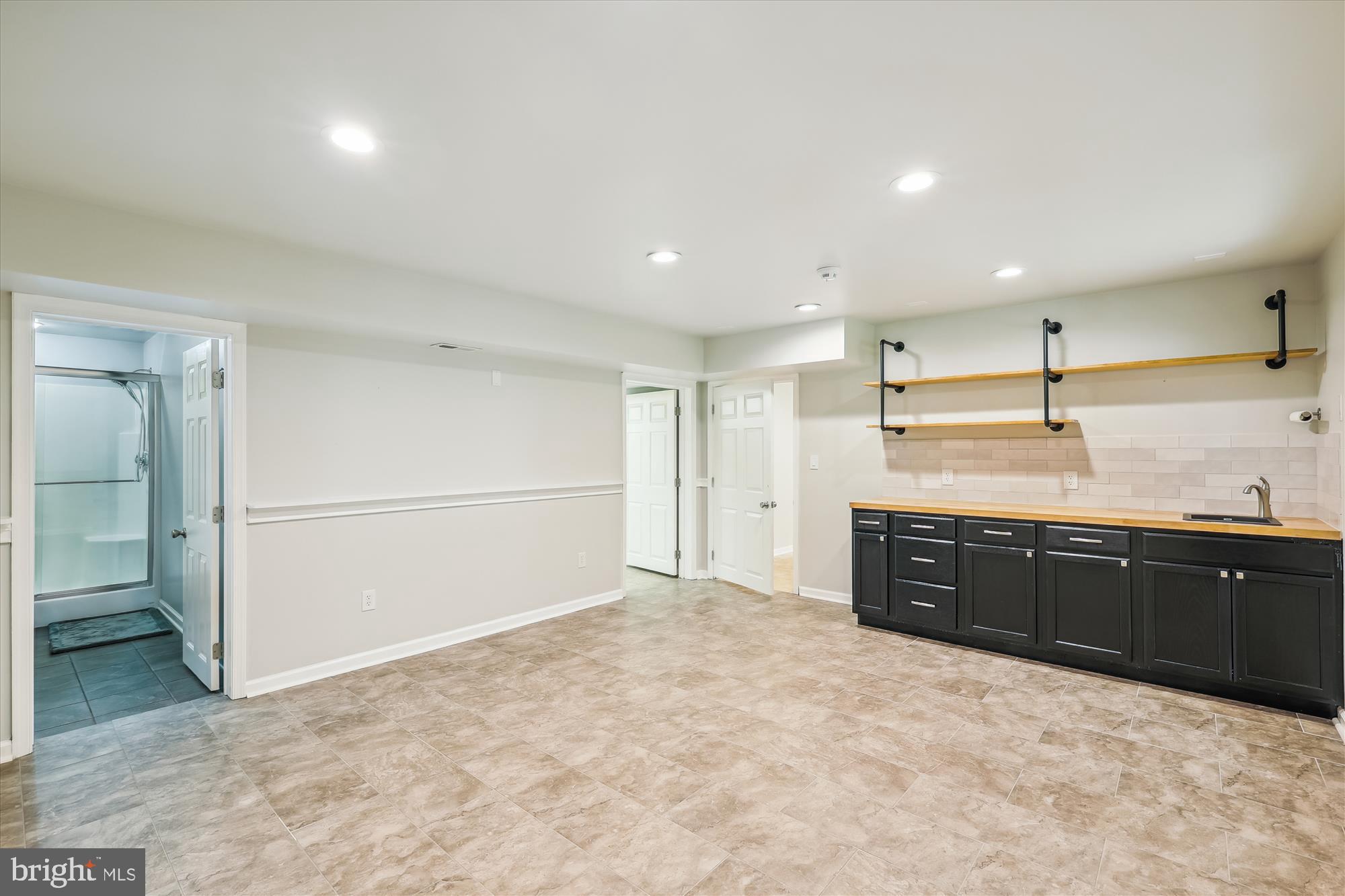 HARTLAKE ESTATES - Residential