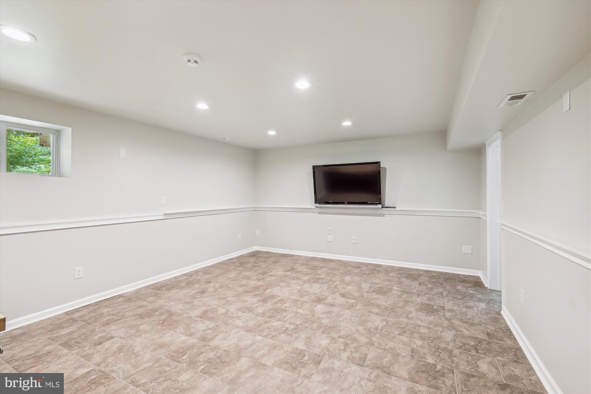 HARTLAKE ESTATES - Residential