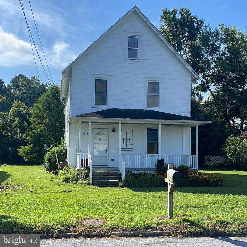This charming three-bedroom, one-and-a-half-bath home offers comfortable living just on the outskirts of town. The spacious bedrooms provide plenty of room for family or guests, while the half bathroom adds convenience. The home features a welcoming front porch, living area, a functional kitchen, and a backyard perfect for outdoor activities or gardening. Its location offers a peaceful setting with quick access to local amenities, making it an ideal choice for those seeking a balance between tranquility and convenience.
Please note as of right now there is a tenant in the property and they currently pay 1500.00 a month.