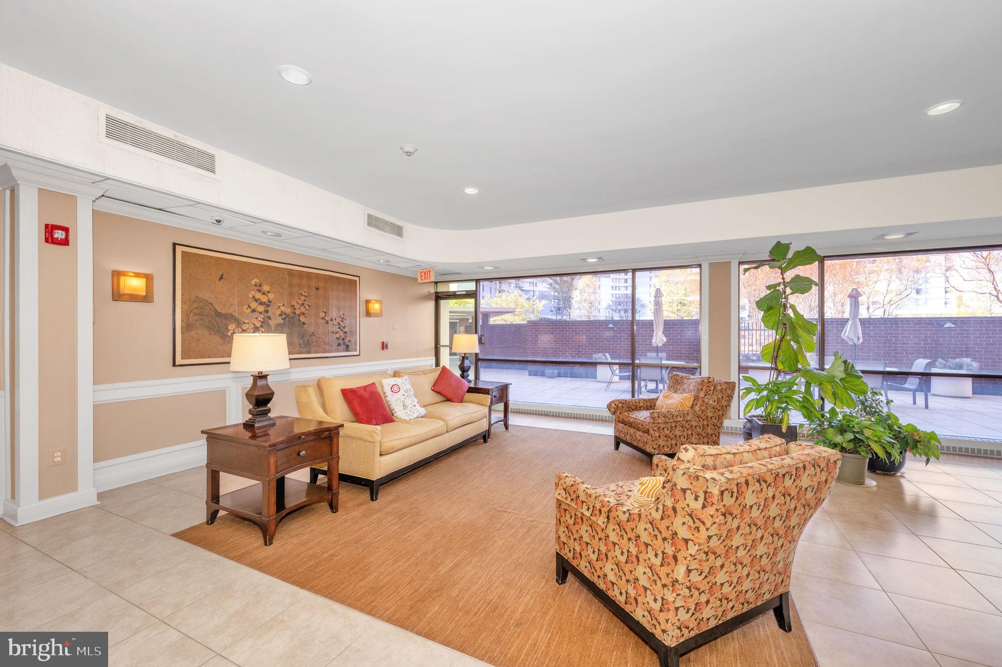 MCLEAN HOUSE - Residential