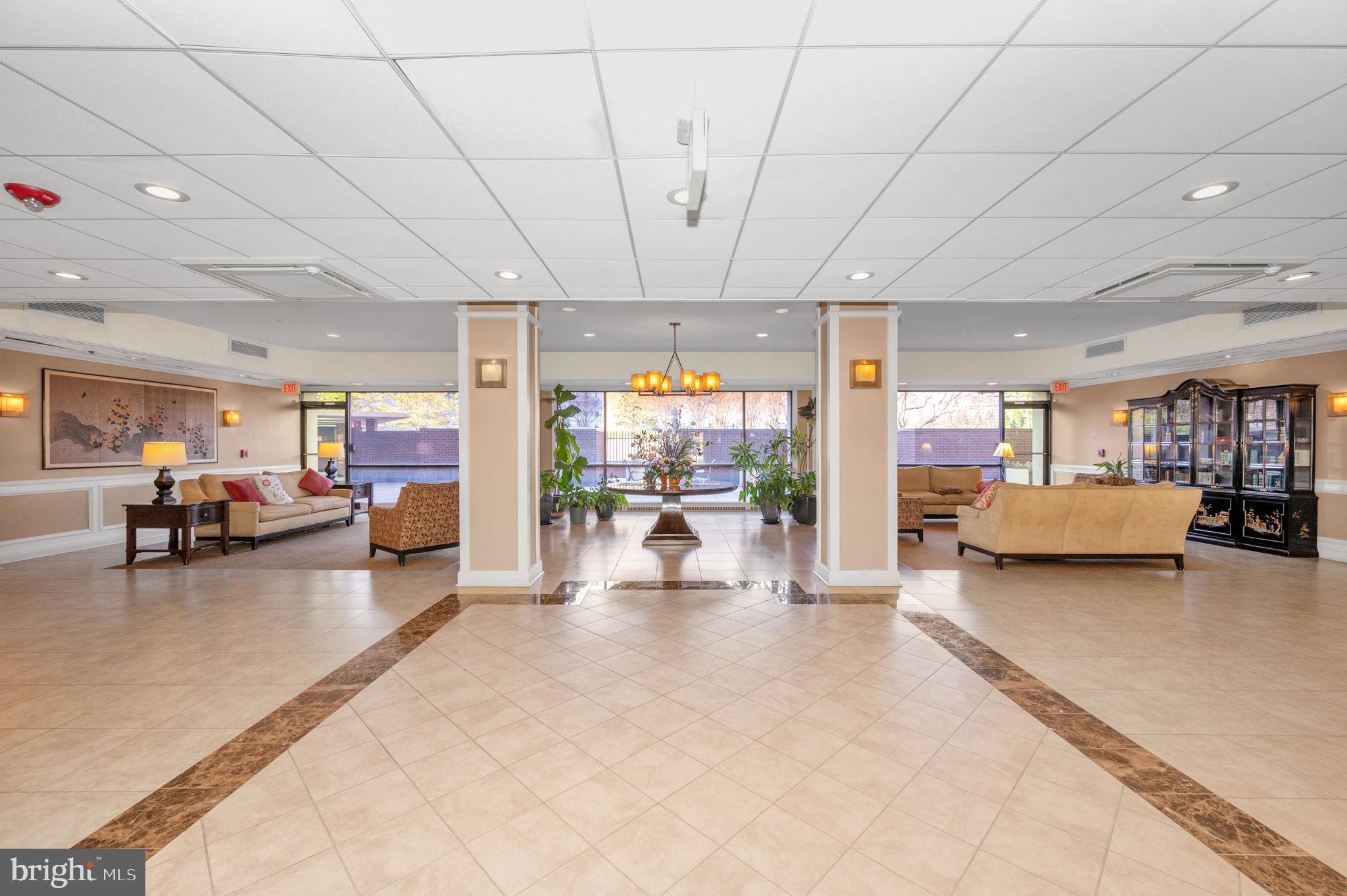 MCLEAN HOUSE - Residential