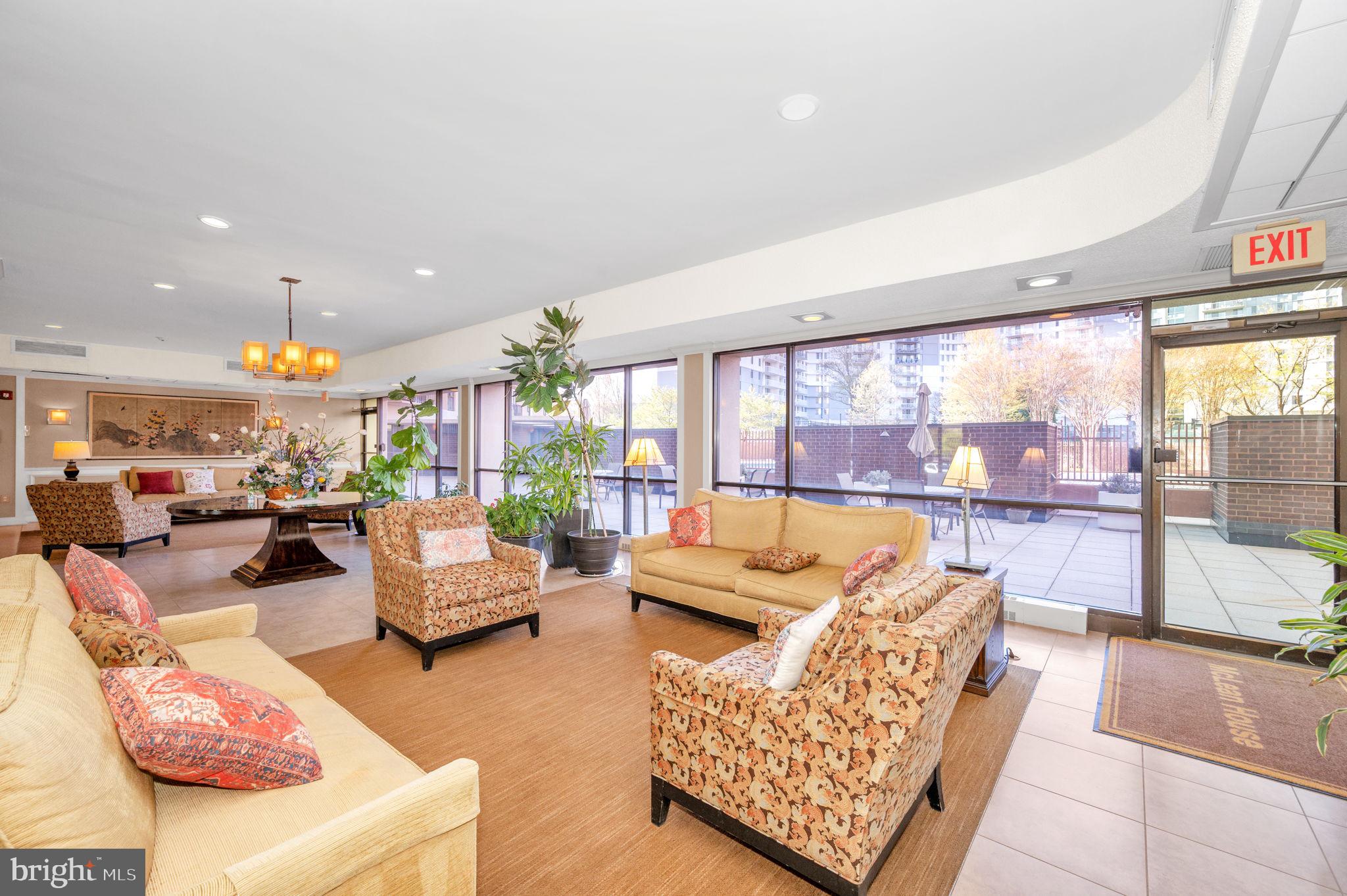 MCLEAN HOUSE - Residential