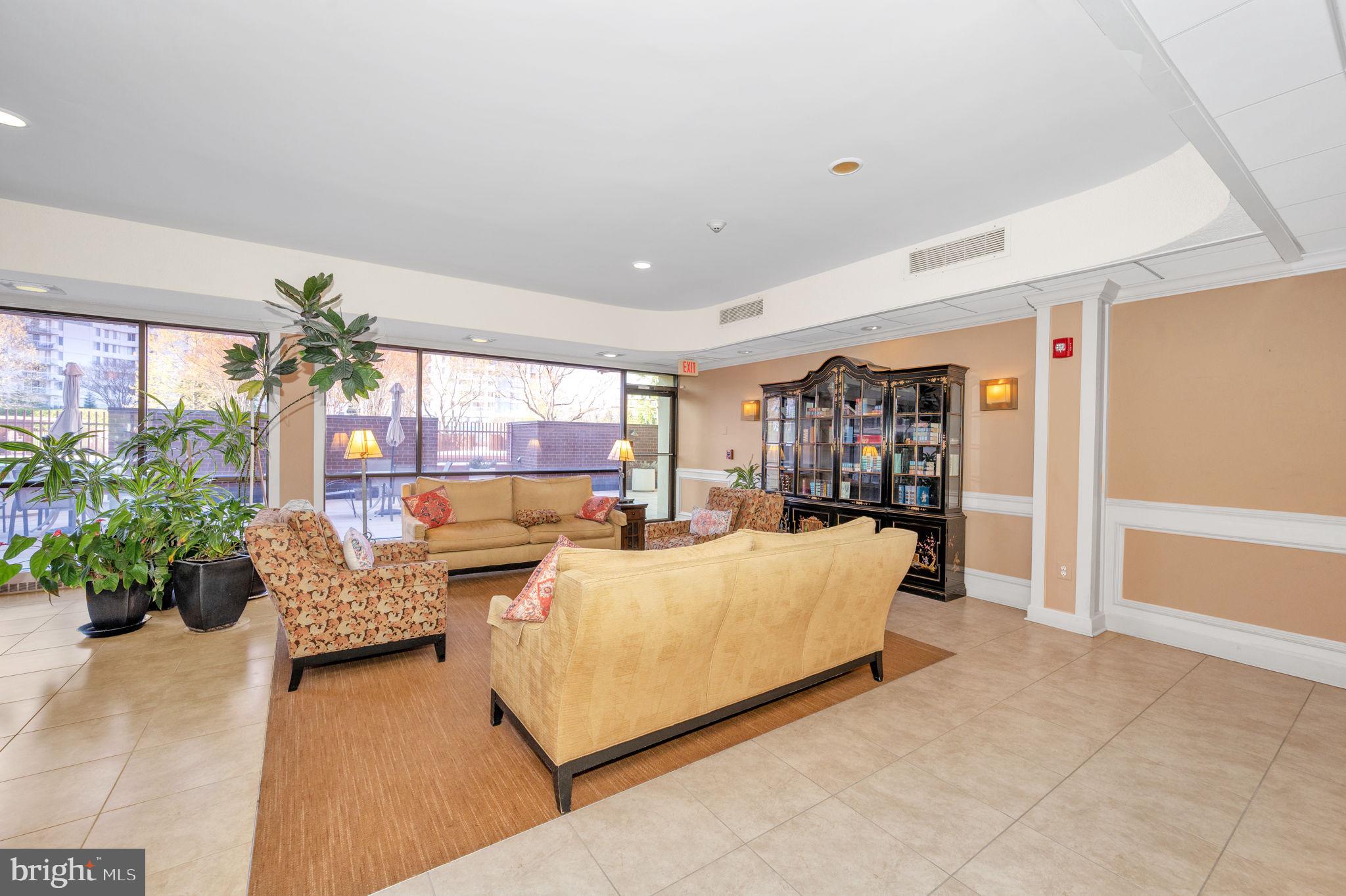 MCLEAN HOUSE - Residential