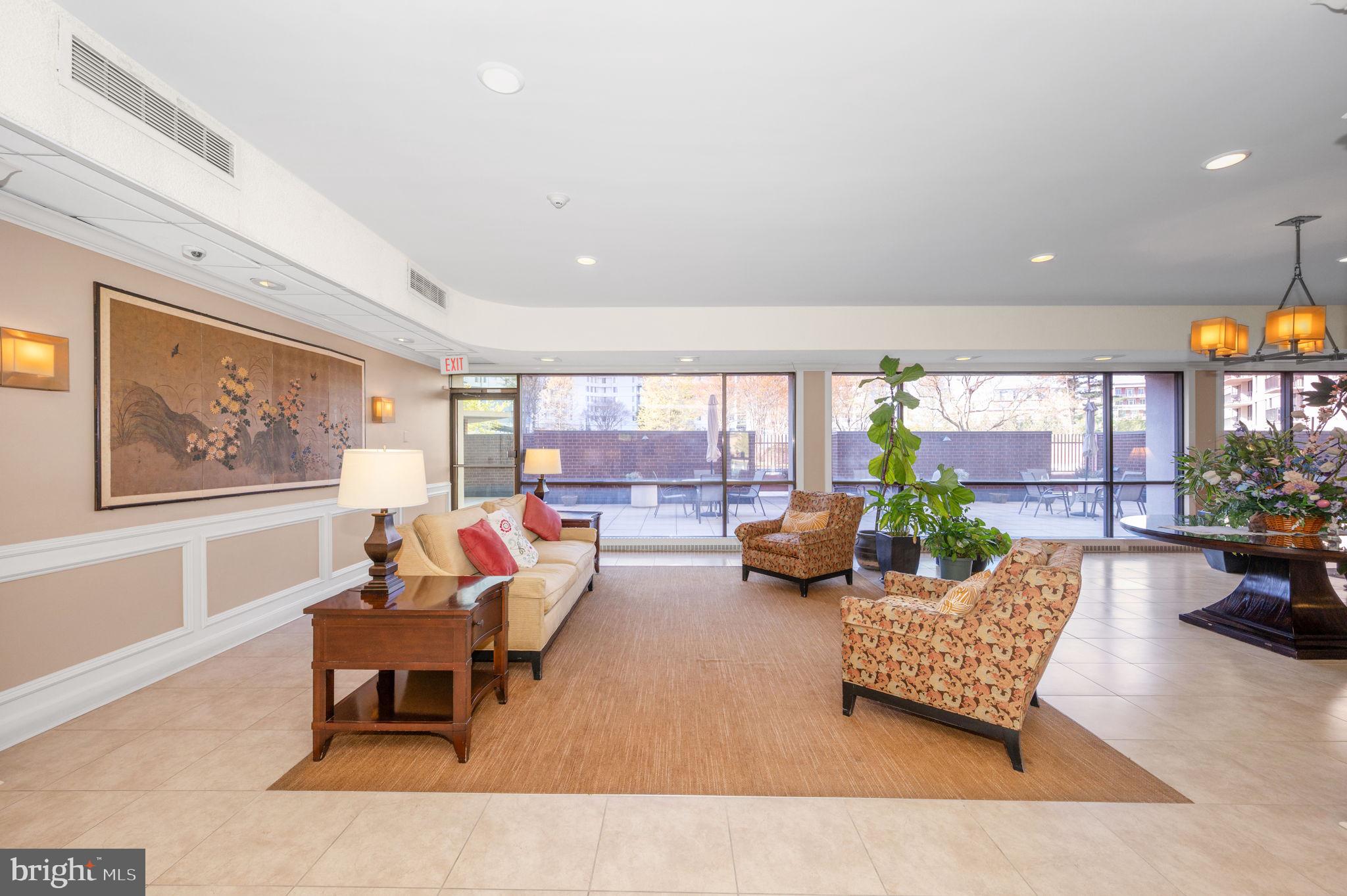 MCLEAN HOUSE - Residential