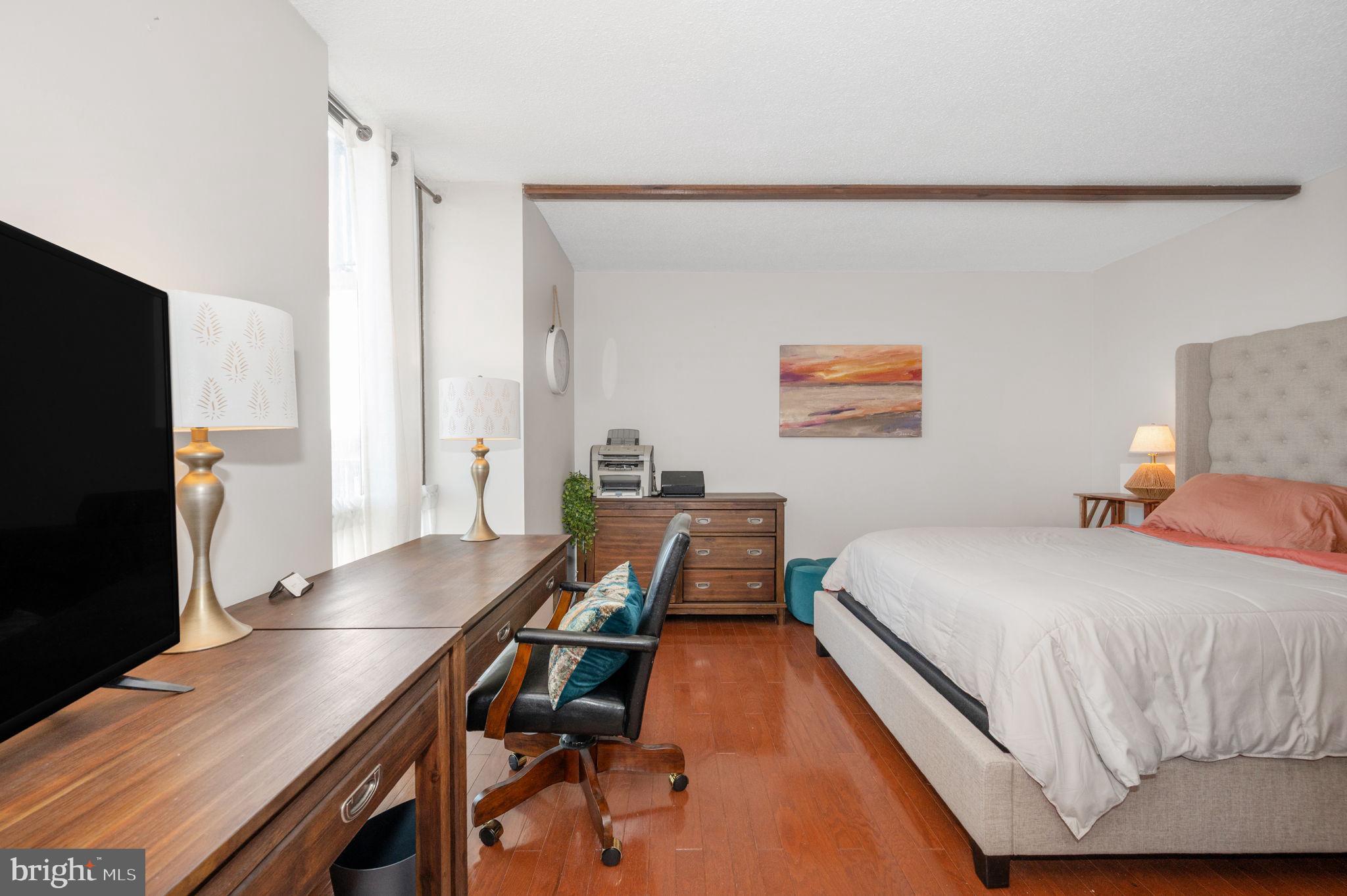 MCLEAN HOUSE - Residential