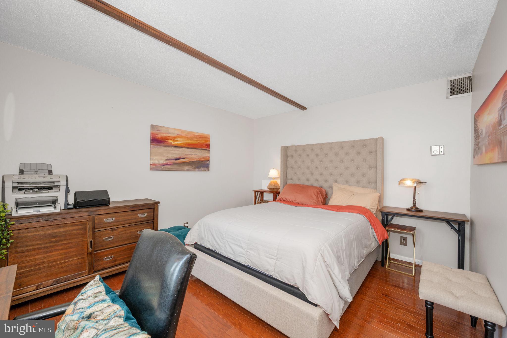 MCLEAN HOUSE - Residential