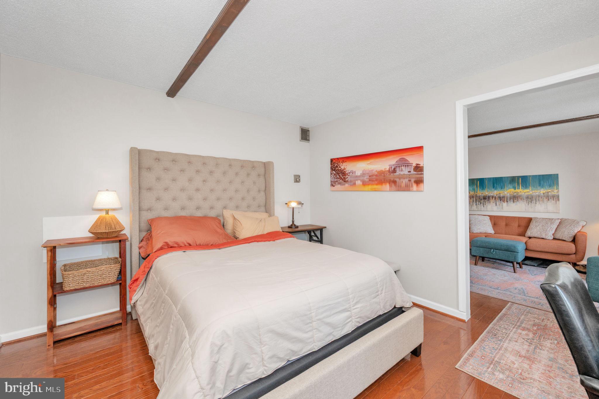 MCLEAN HOUSE - Residential